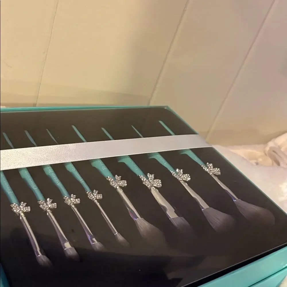 BNWT TIFFANY BLUE Viral Teal Rhinestone Bow Makeup Brush and Case Gift Set